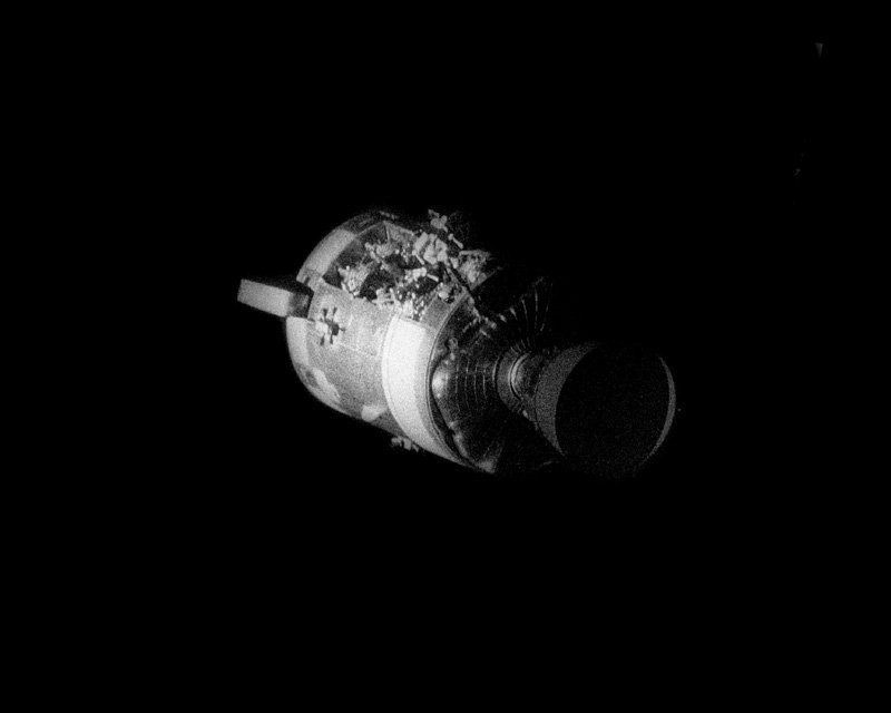 Служебный модуль «Аполлона 13» сразу после расстыковки