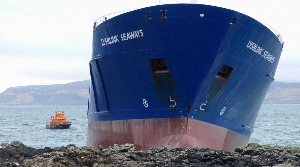 Lysblink Seaways DFDS корабль судно моряк мореход пьяный русский семитонное посадил на мель шотландия новости отвратительные мужики