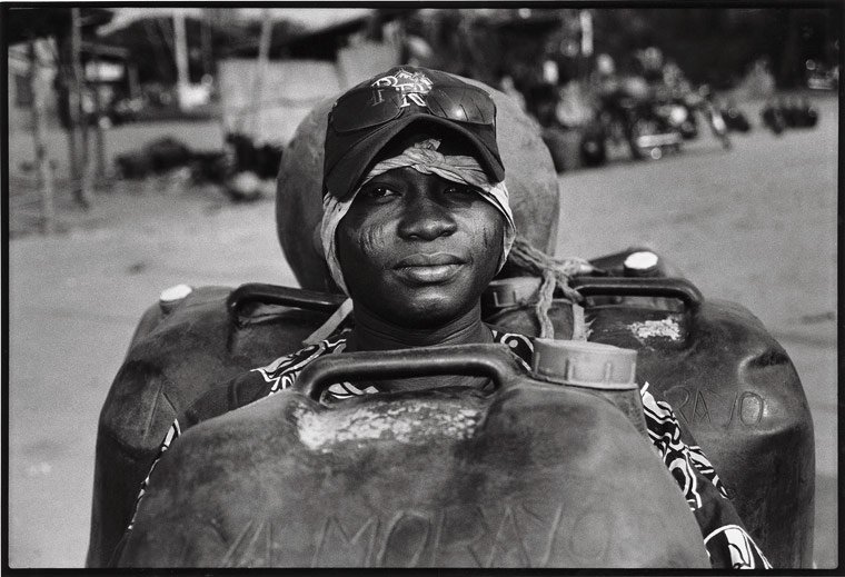 бензиновая мафия бенина контрабандисты бенина апокалипсис сегодня фото африка отвратительные мужики disgusting men