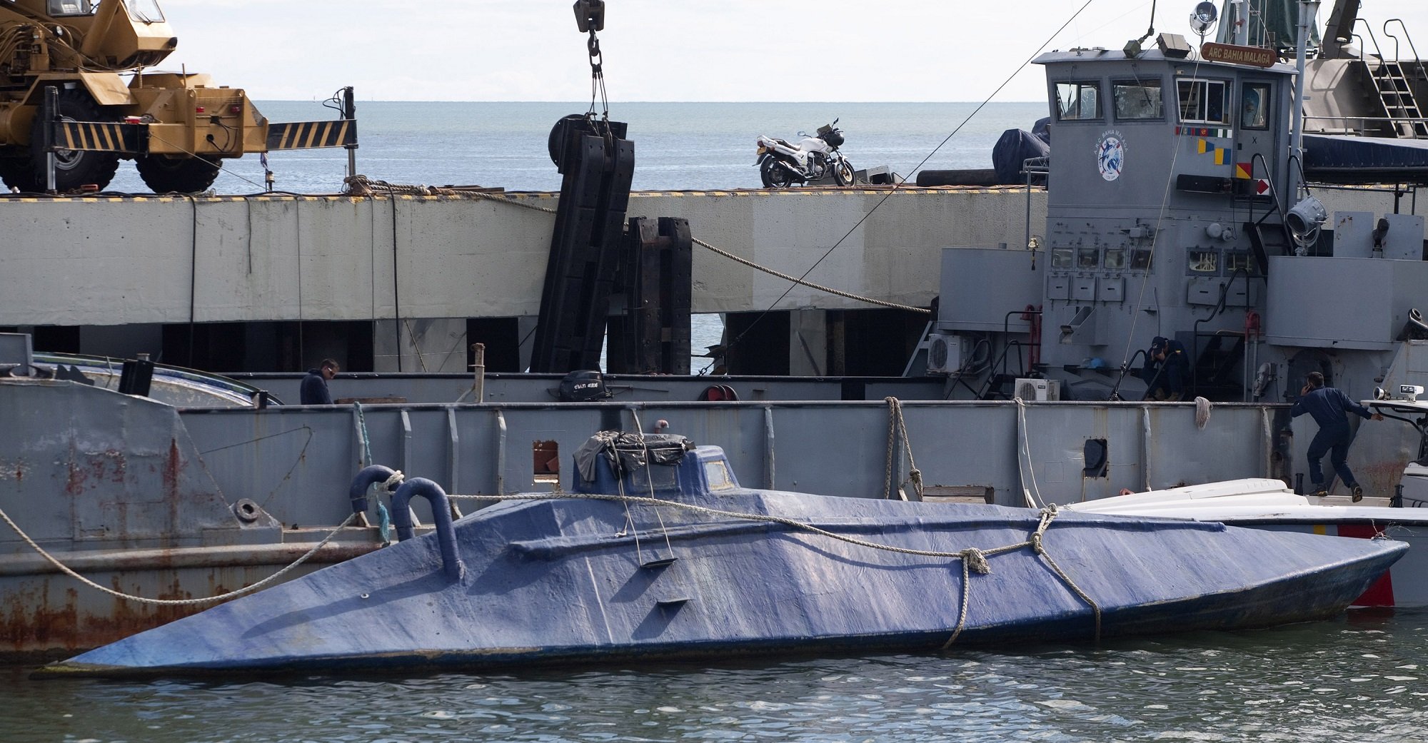 нарко-субмарины подводные лодки наркомафии контрабанда кокаина отвратительные мужики disgusting men