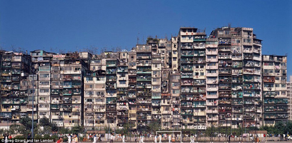 самый густонаселенный город в мире коулун город-крепость kowloon walled city отвратительные мужики disgusting men