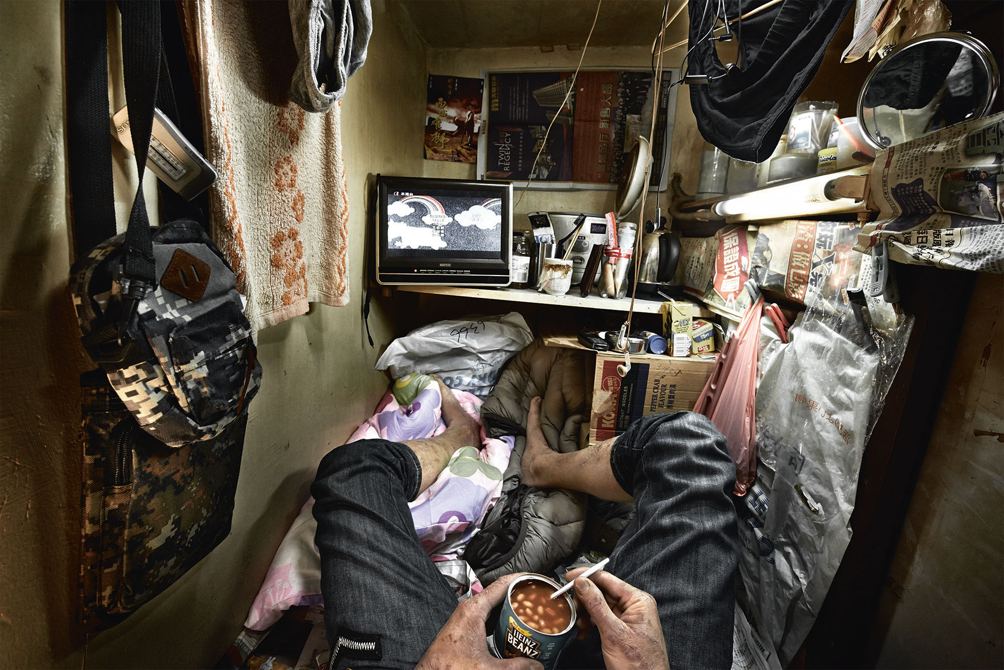 Benny Lam маленькие квартиры в гонконге жилье в гонконге отвратительные мужики disgusting men