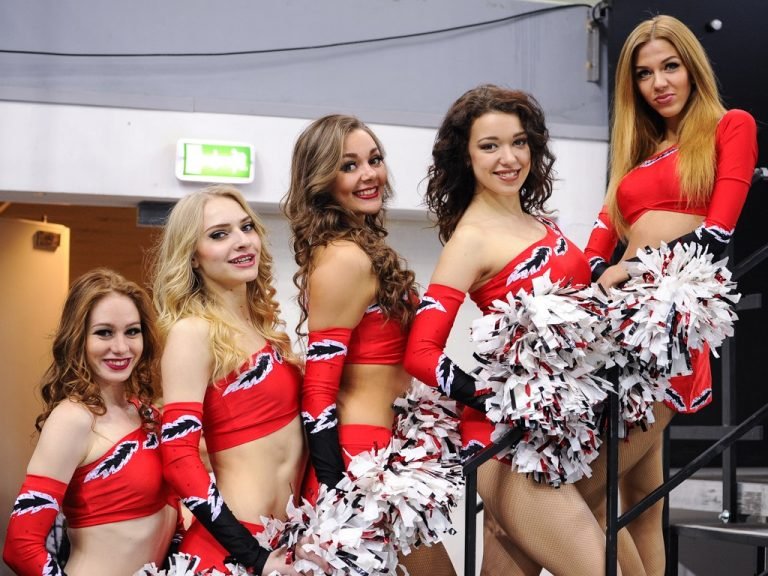 Сексуальные девушки молодые группа поддержка, худенькие стройные девушки с большой грудью порно