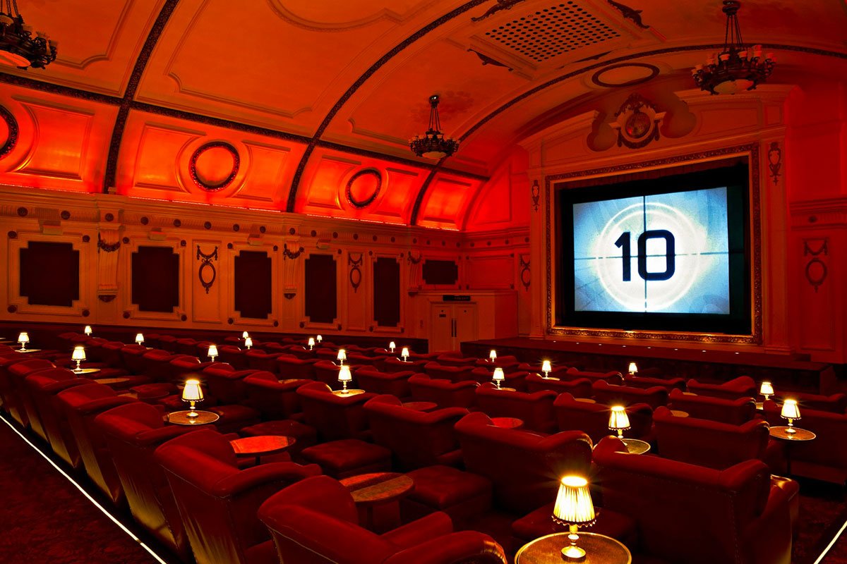 Кинотеатр с необычными креслами