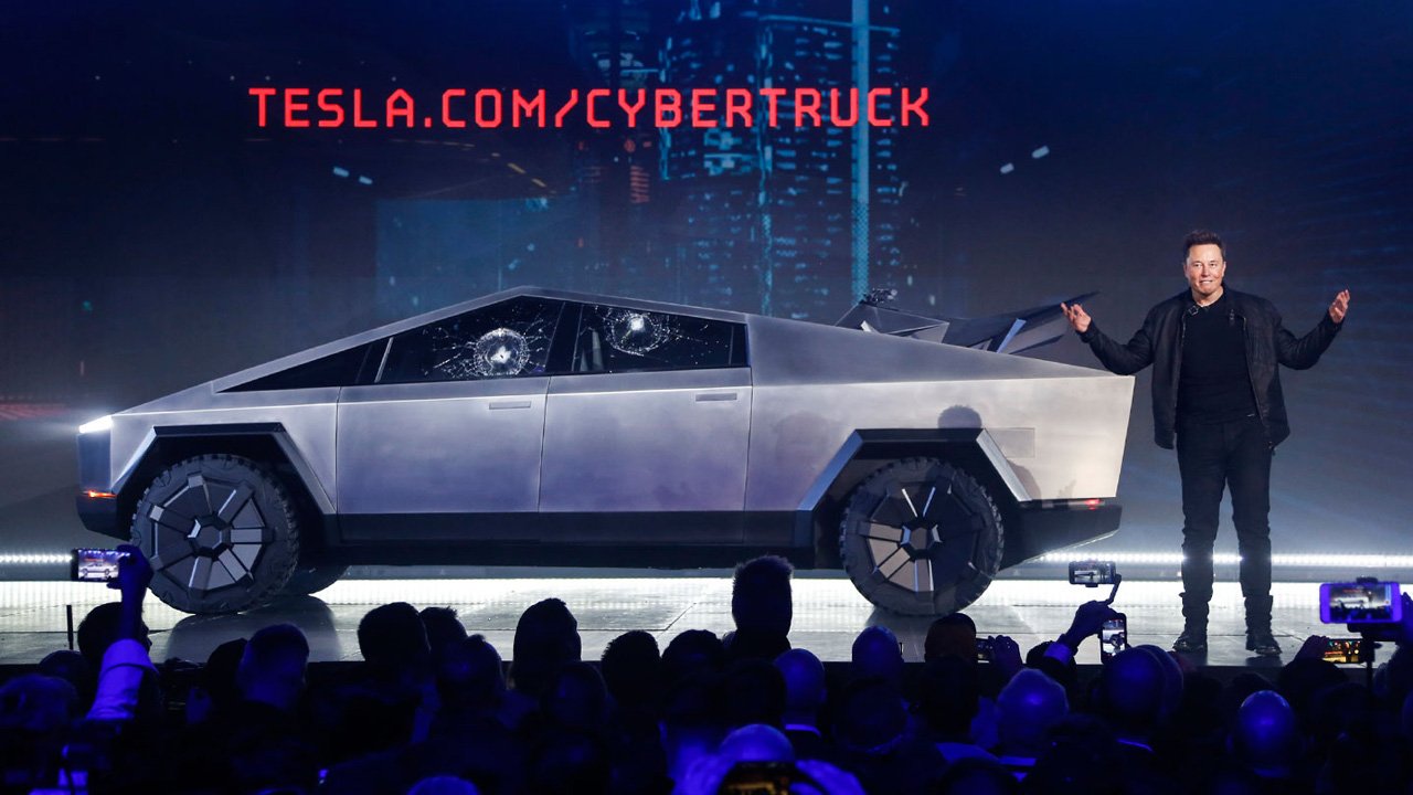 Новый пикап Tesla Cybertruck выглядит как машина из игры для PS1