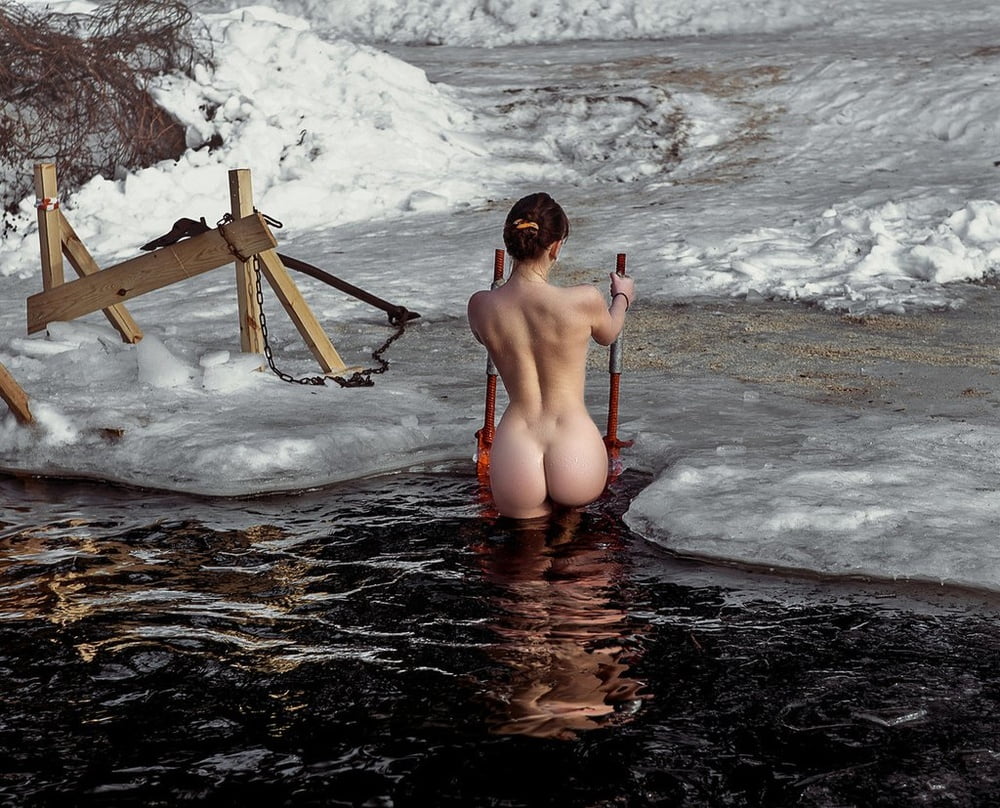 голая девушка купается в море фото фото 98
