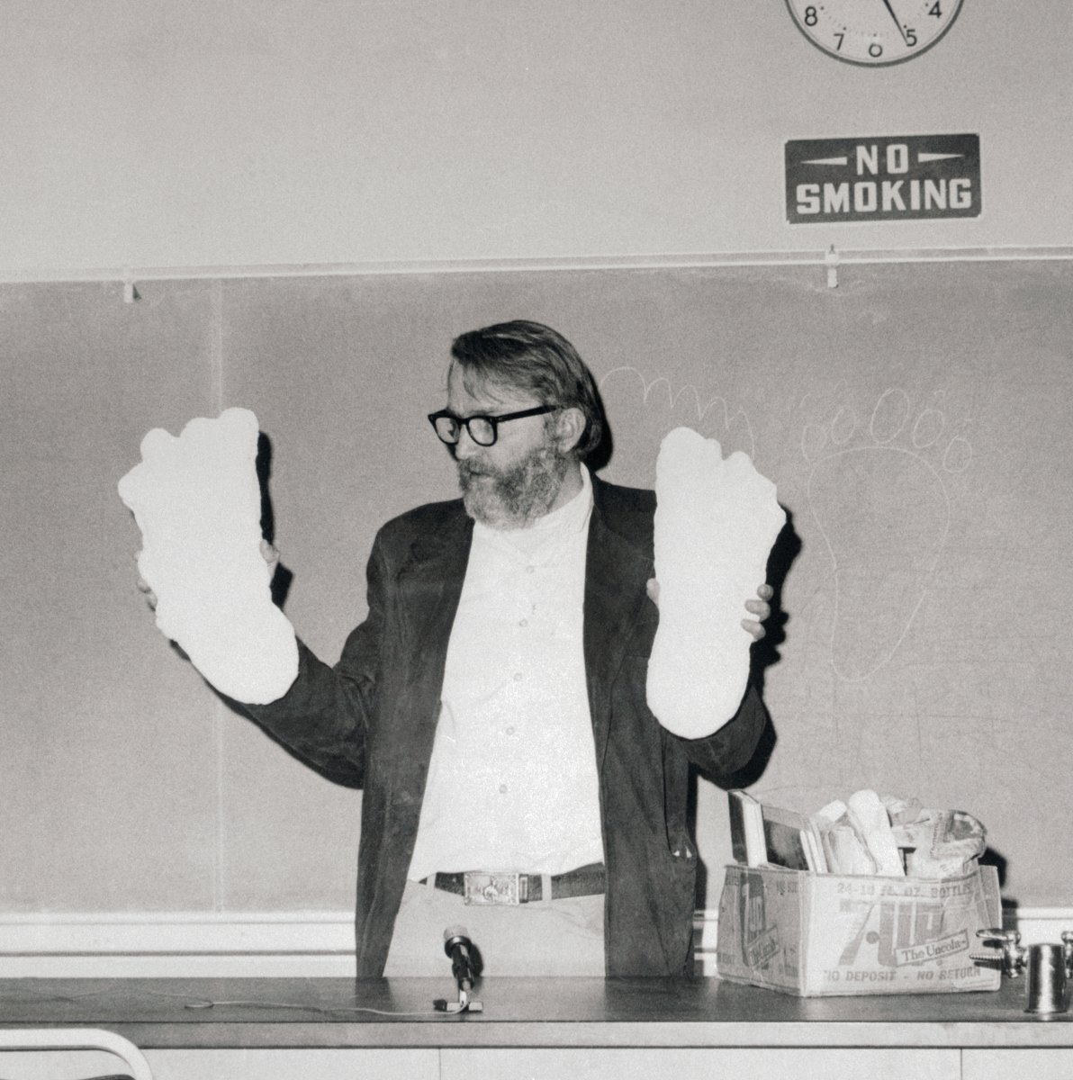 Антрополог Гровер Крантц и его пес. История одной фотографии