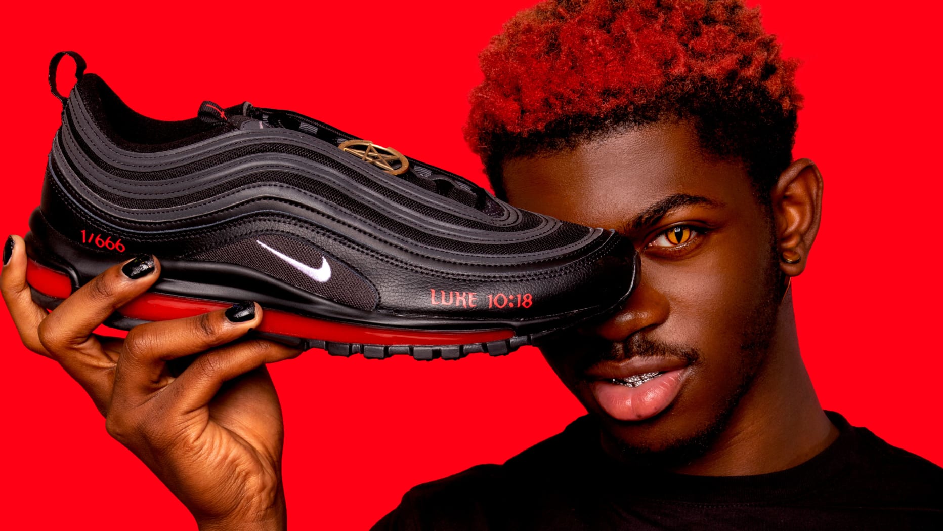 Lil Nas X выпустил «сатанинские» кроссовки Nike с человеческой кровью в  подошве. В Nike от них открестилисьLil Nas X выпустил «сатанинские»  кроссовки Nike с человеческой кровью в подошве. В Nike от них