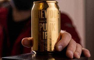 Пивоварня Brewdog утверждала, что спрятала в ящики банки «из золота»: оказалось, что они из латуни