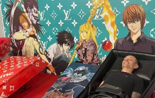 В Киеве прошла выставка похоронной культуры: с показом мод для покойников и аниме-гробами