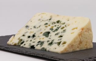 Французские ученые выяснили, что плесень в сыре занимается сексом