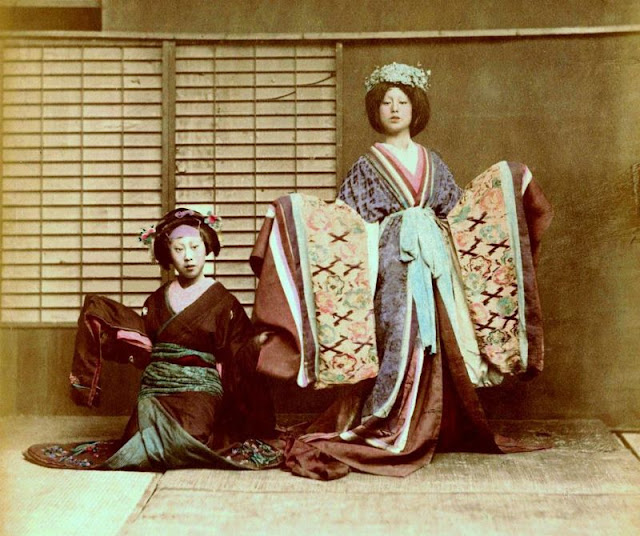 женщины в кимоно