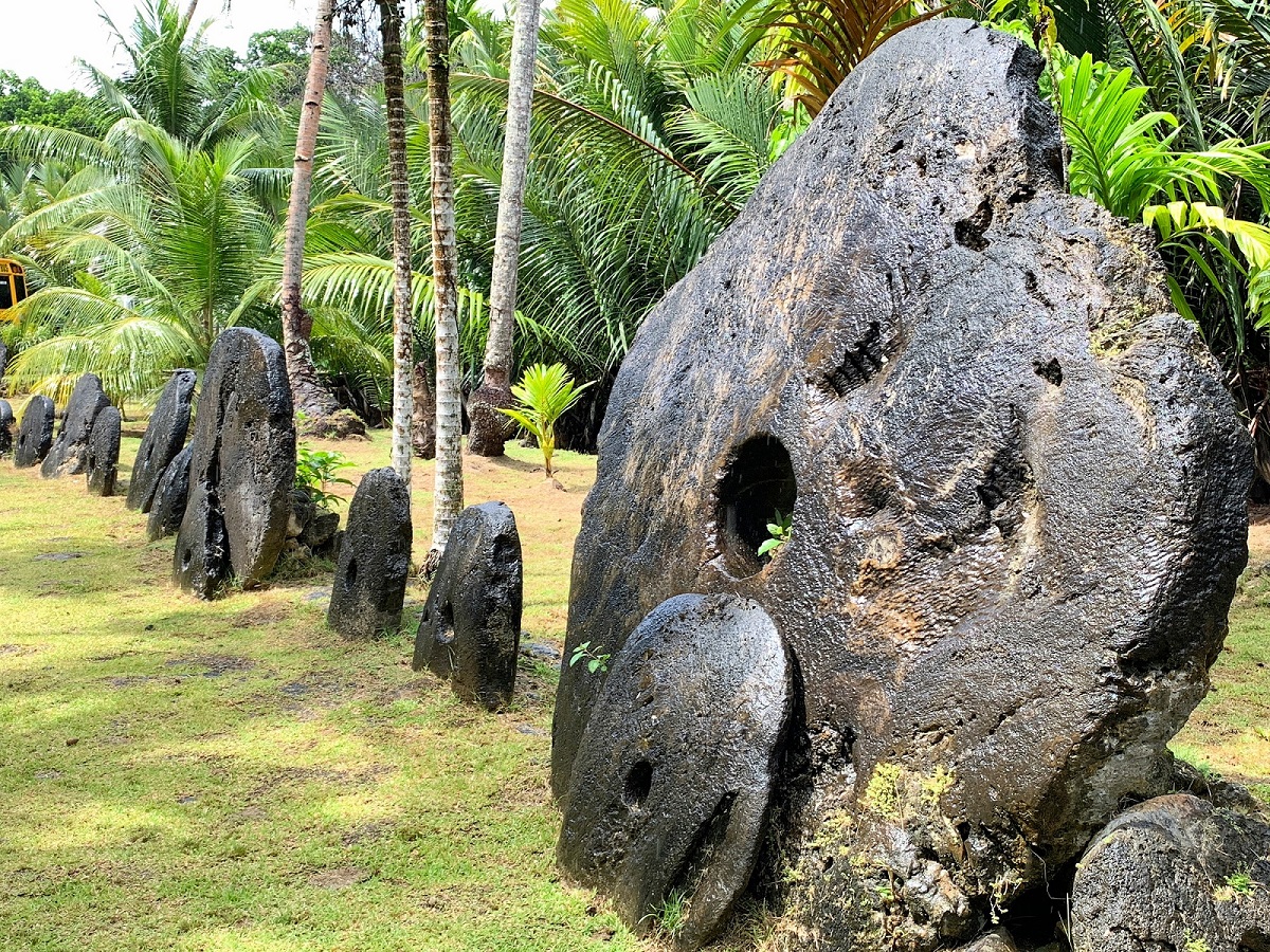 Каменные монеты Микронезии, остров яп