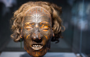 Сушеные головы воинов маори — самая брутальная валюта в истории