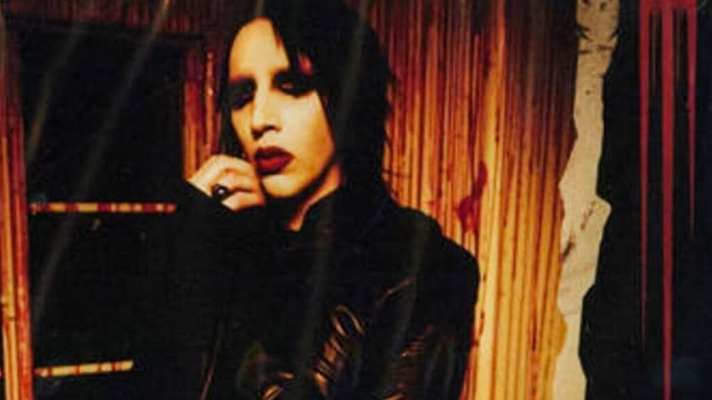 Фрагмент обложки альбома Marilyn Manson — Eat Me, Drink Me