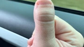 Фетиш недели: пальцы с мелкими ногтями