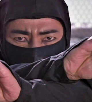 Люди в черном: ниндзя-эксплотейшн в японском и американском кино