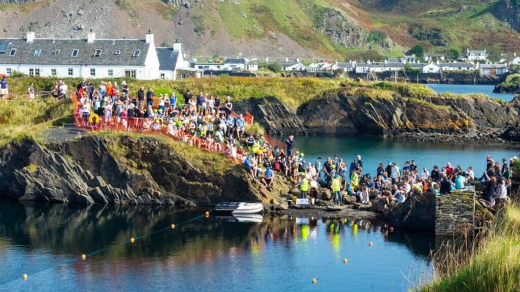 Читеры на чемпионате по блинчикам в Шотландии уличены в использовании круглых снарядов. Стоун-скиппинг в Шотландии