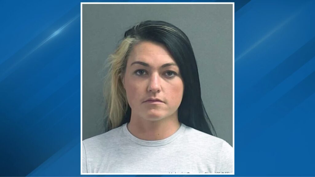 Флорида: женщина высыпала 75 тампонов на лужайку бывшего и угодила под суд