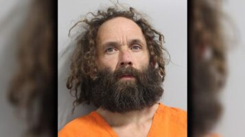 Понедельник начинается с дичи! У Мужика из Флориды нашли в грузовике целый склад оружия и радиоактивный ящик