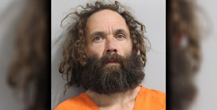 Понедельник начинается с дичи! У Мужика из Флориды нашли в грузовике целый склад оружия и радиоактивный ящик