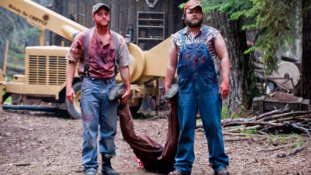 Кадр из фильма «Убойные каникулы» (Tucker & Dale vs. Evil) 2010 года — комедийный ужастик