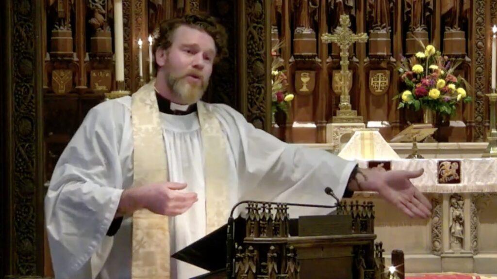 Священник Эйдан Смит продаёт церковные артефакты на eBay — серебряный потир и реликвии Тринити-кафедрального собора Питтсбурга — понедельник начинается с дичи!