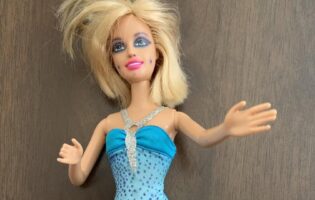 Понедельник начинается с дичи! Барби с сюрпризом