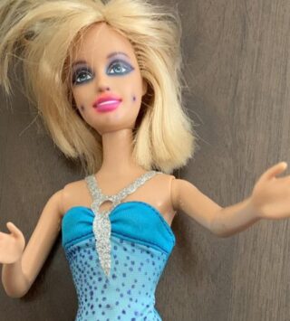 Понедельник начинается с дичи! Барби с сюрпризом