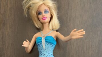 Понедельник начинается с дичи! Барби с сюрпризом