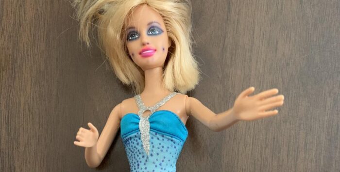 Понедельник начинается с дичи! Барби с сюрпризом