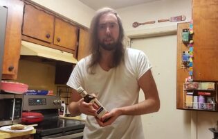 Случайные обзоры: «тот самый пломбир», артбук Death Stranding и соус А.1.