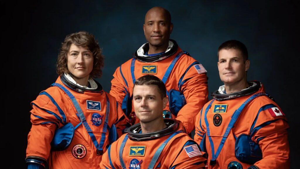 Экипаж миссии Artemis II: астронавты NASA Рид Уайзмен, Виктор Гловер, Кристина Кук и Джереми Хансен — первый пилотируемый полёт к Луне за 50 лет на корабле Орион