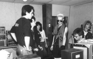 Случайные обзоры: документалка про Билли Айдола, парк «Голубино», настолка «Гвинт»