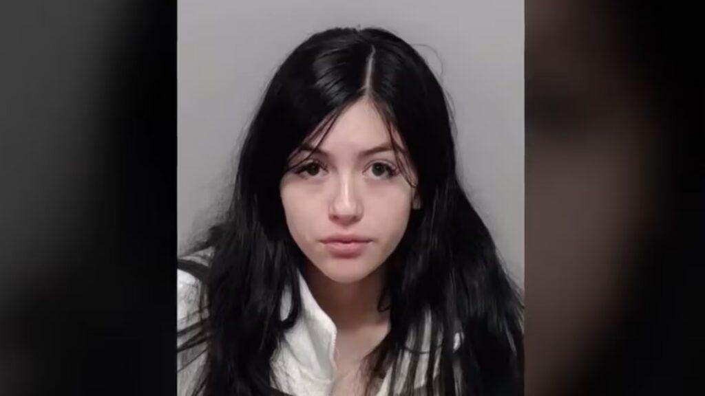 18-летняя Карла Ибарра на полицейском снимке после ареста в Сан-Антонио за передачу месячного сына незнакомке на автобусной остановке.