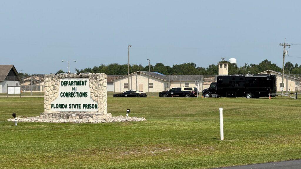 Въезд в тюрьму Florida State Prison в Старке, где казнили Джеймса Робертсона, убившего сокамерника ради смертного приговора.