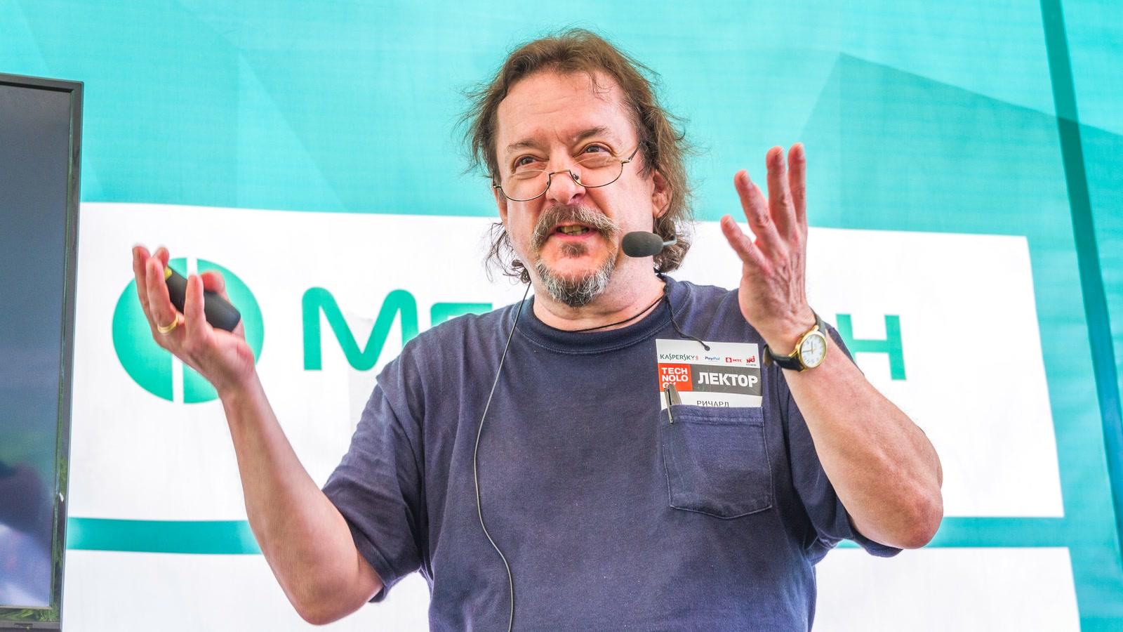 Ричард Грей, он же Левелорд, читает лекцию на фестивале Geek Picnic в Санкт-Петербурге в 2017 году.