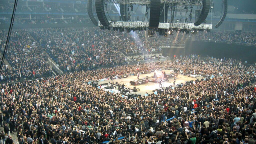 Полный зал лондонской арены O2 на концерте Metallica в марте 2009 года.